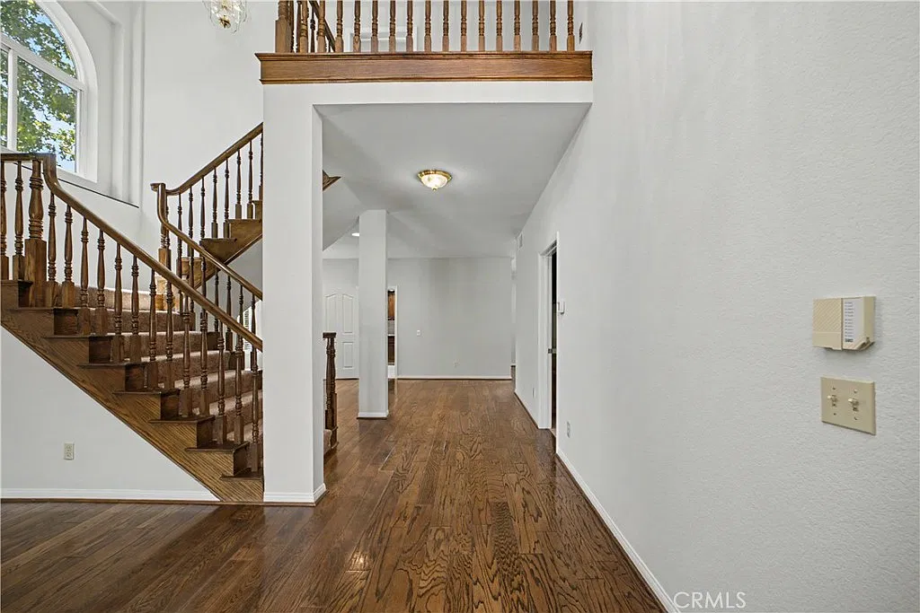 5 bed, 2702 sqft, $5,500 — Photo 3