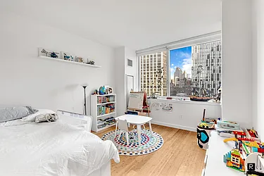 Rented by R New York