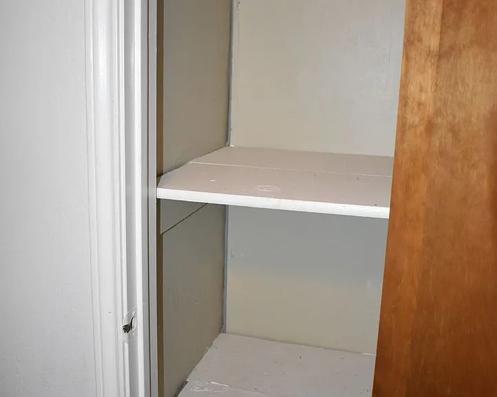 221 W Robin Ln — Photo 17
