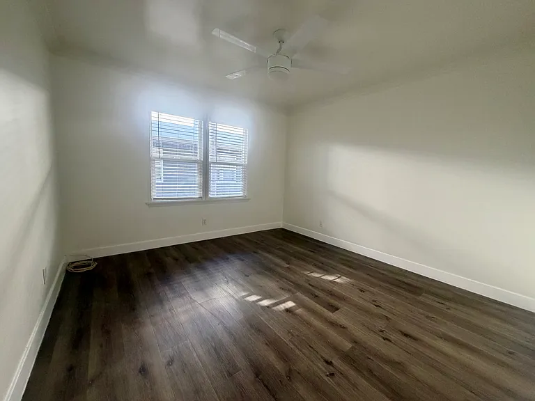 1246 E 2nd St #6 — Photo 7