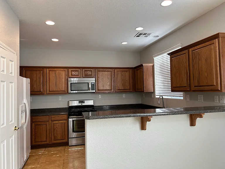 9025 Grenache St — Photo 5