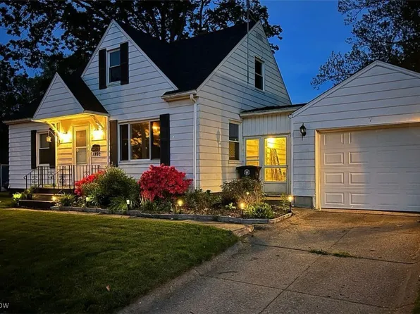 1892 Malasia Rd, Akron, OH 44305