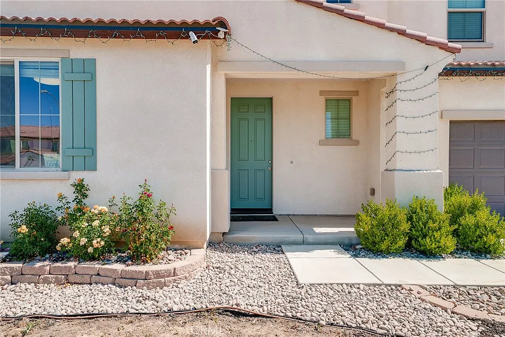 4 bed, 2.5 bath, 2792 sqft, $3,300 — Photo 3