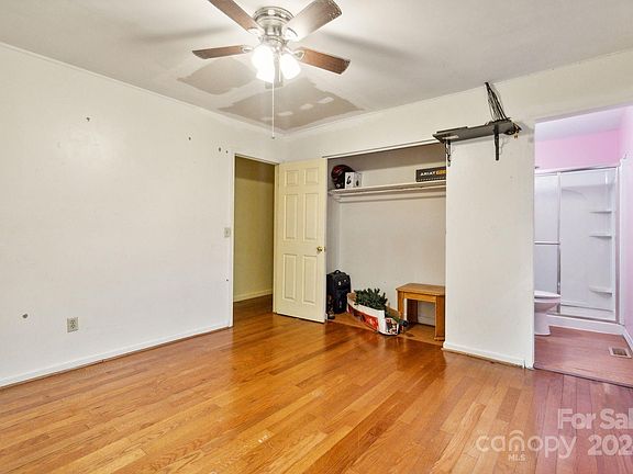 5th image of 1434 Flag St