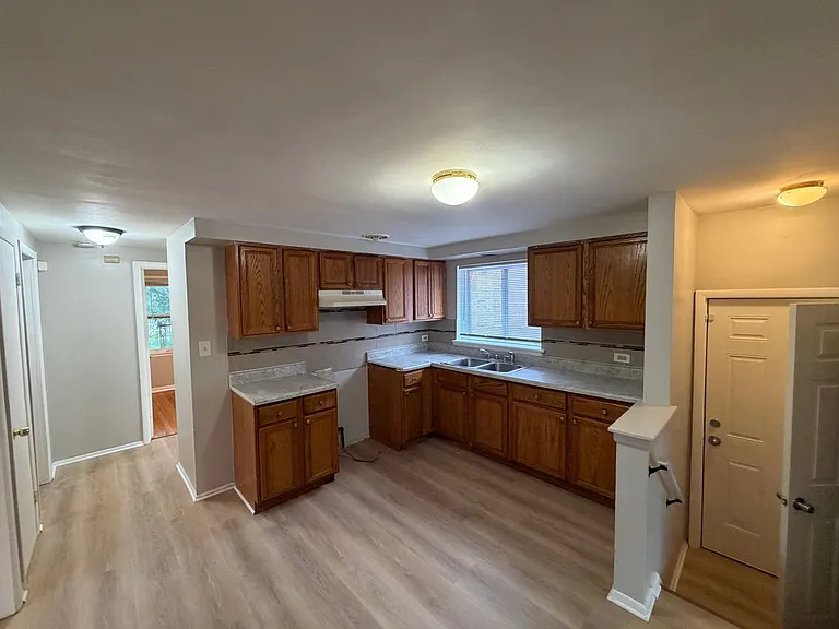 10306 S Corliss Ave — Photo 9