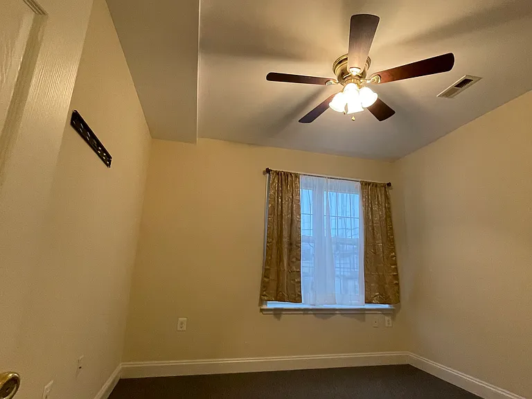 314 Lyndhurst St — Photo 10