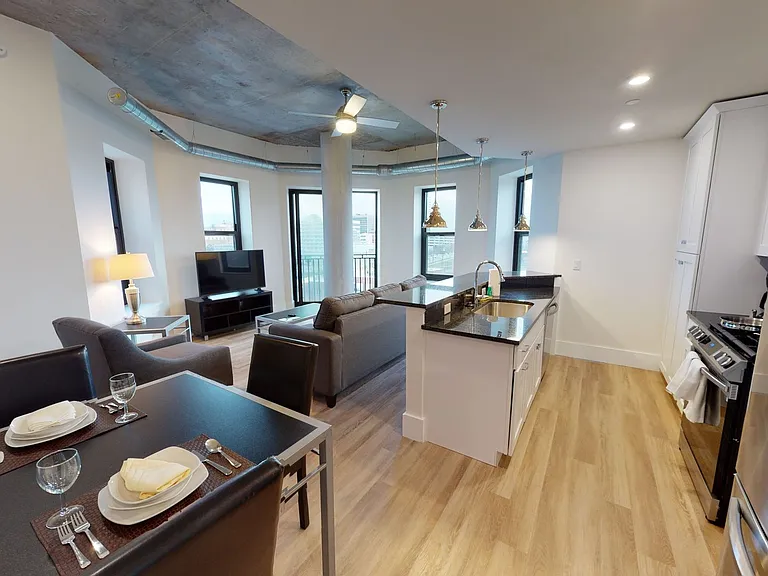 300 East Apartments — Photo 22