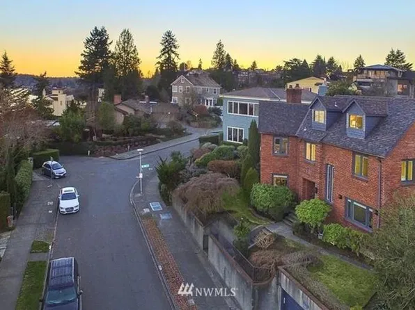 4105 55th Ave NE, Seattle, WA 98105