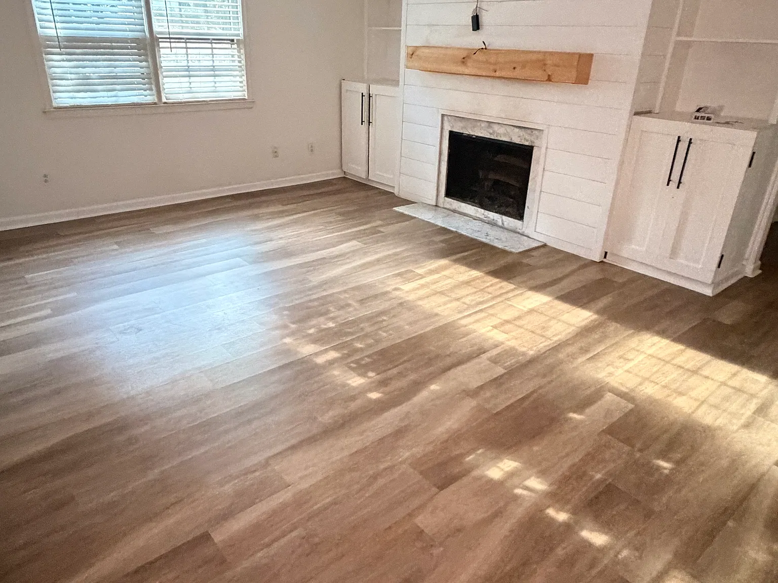 3 bed, 1350 sqft, $3,050 — Photo 2