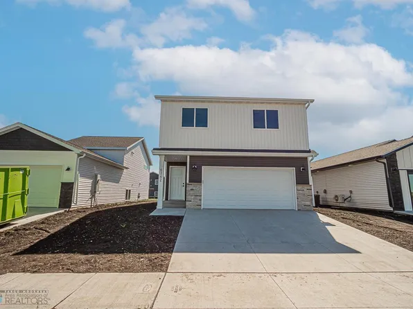 6742 68th St S, Horace, ND 58047