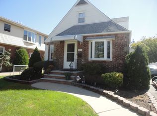 47 Maple Dr W, New Hyde Park, NY 11040