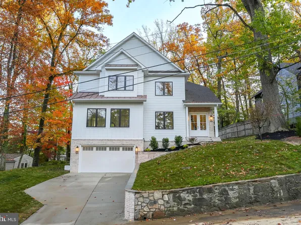 1307 Robinson Place Fls, Church, VA 22046