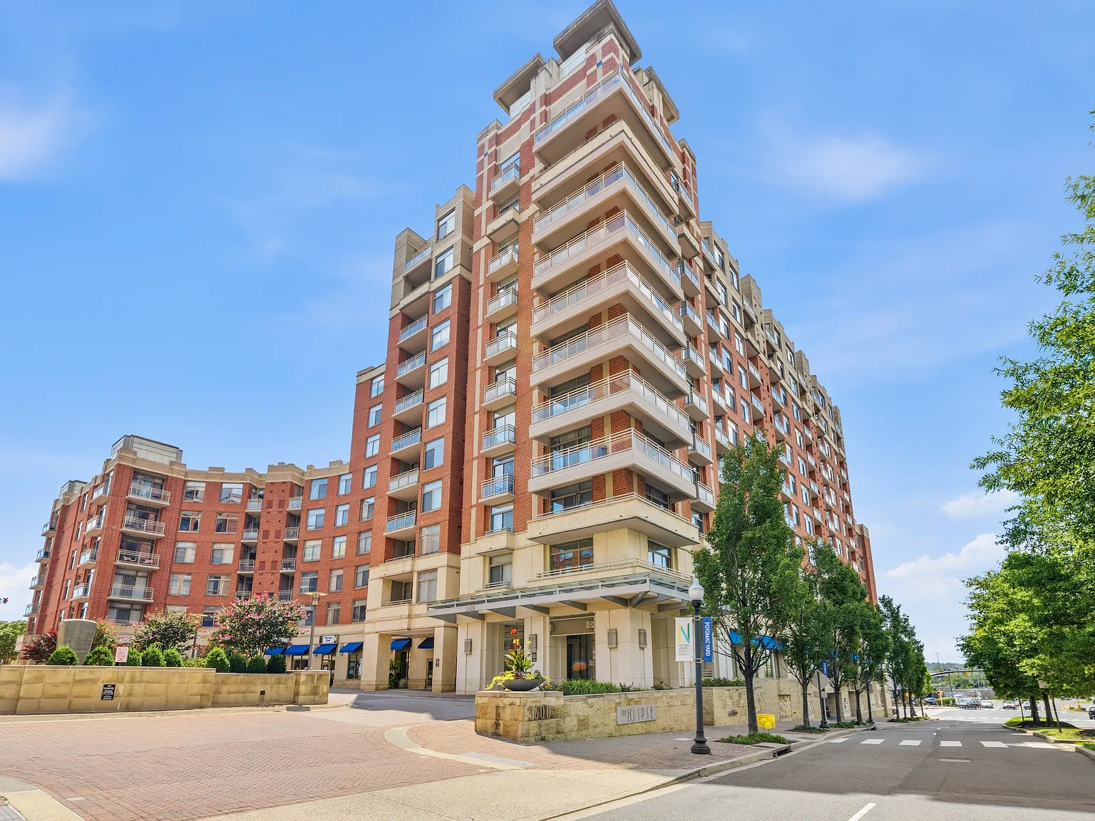 1 bed, 669 sqft, $2,225 — Photo 3
