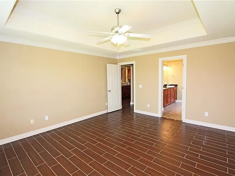 4302 Lilly St — Photo 9