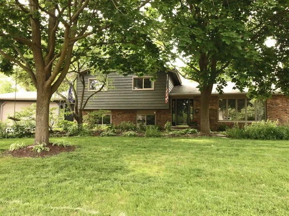 12 Hawley Ct, Grayslake, IL 60030