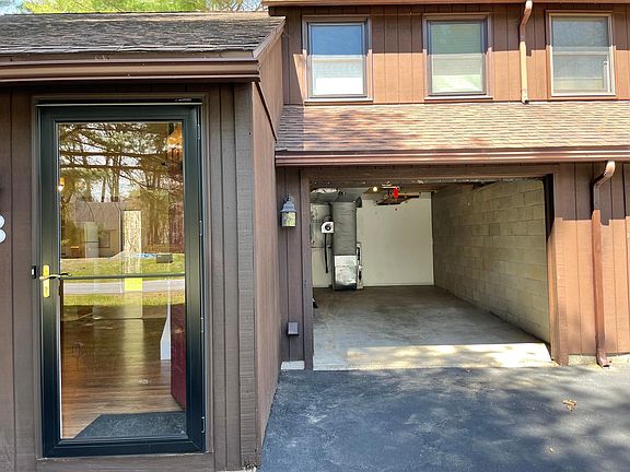 2nd image of 33 Pepperbush Pl