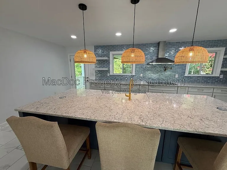428 Ingleside Dr — Photo 9