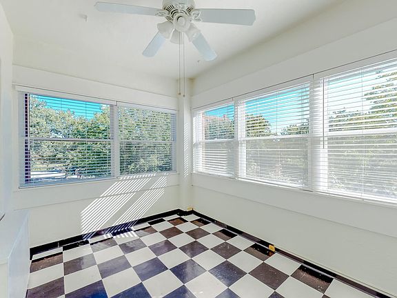 2nd image of 420 E Armour Blvd #4