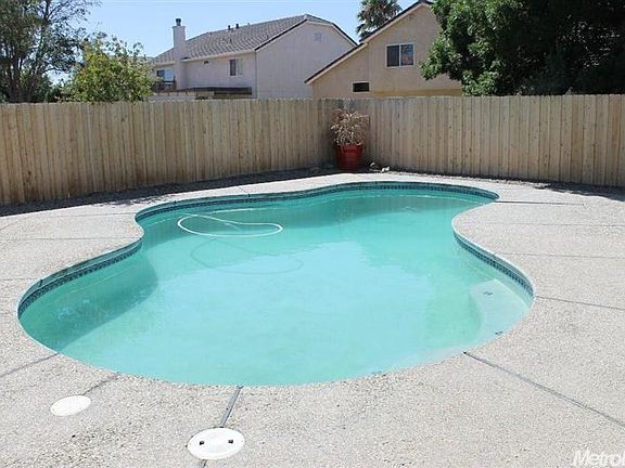 4th image of 915 Keiko St