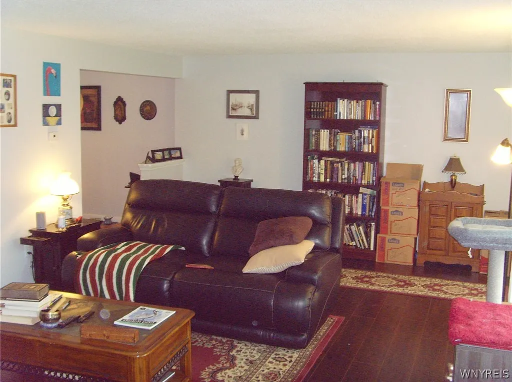 3 bed, 2.5 bath, 3090 sqft, $1,950 — Photo 2