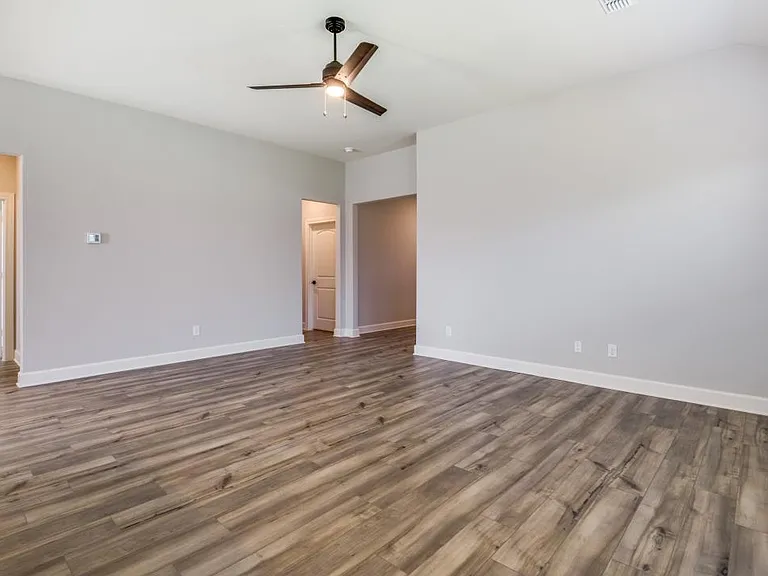 1009 Calhoun Dr — Photo 8
