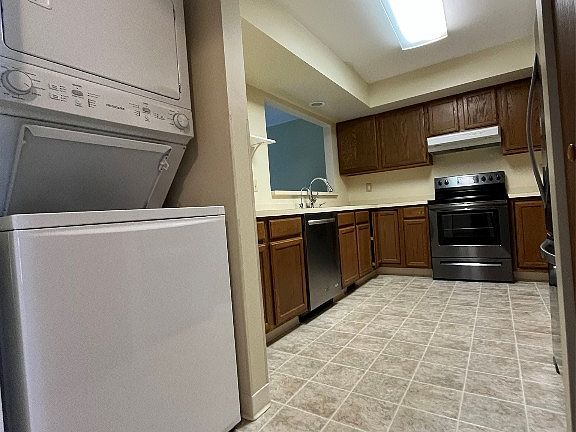 5th image of 53 Theresa Blvd