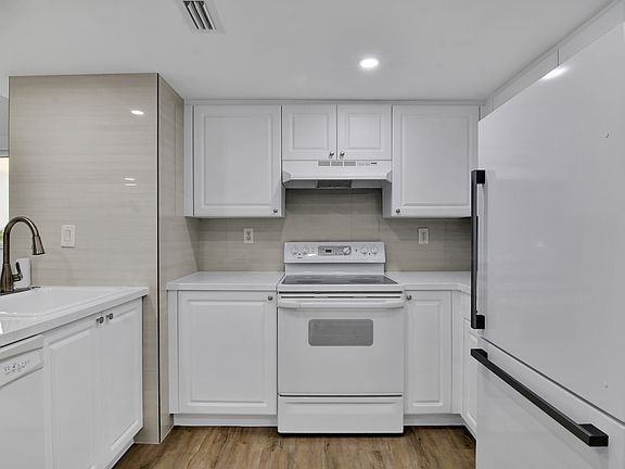 5th image of 1918 Brickell Ave APT 505