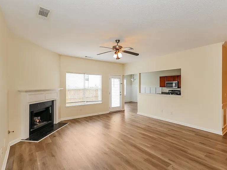 182 Seabreeze Ct — Photo 5
