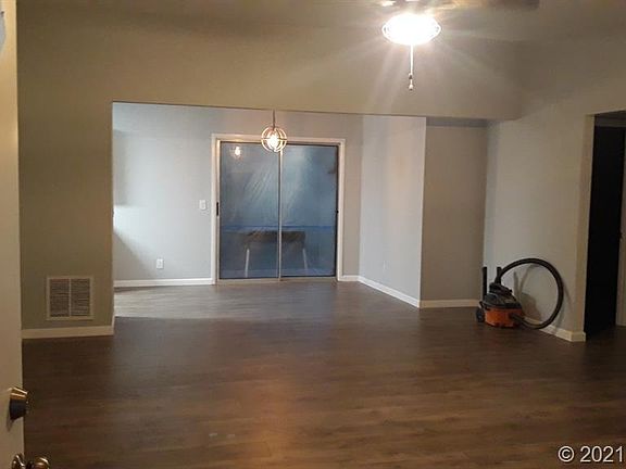 3rd image of 3419 Woodland Dr