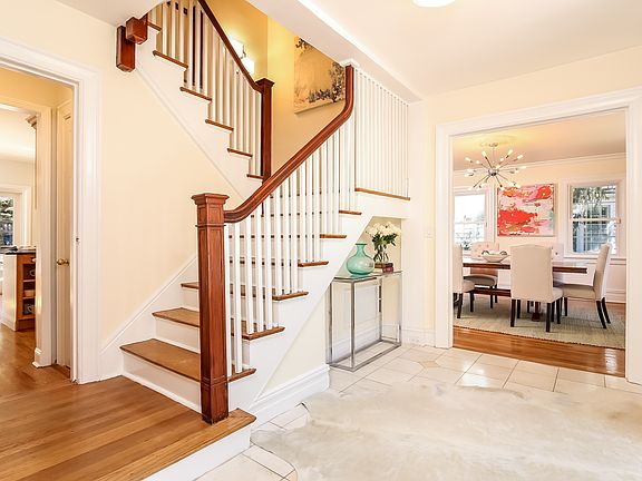 A stunning foyer
