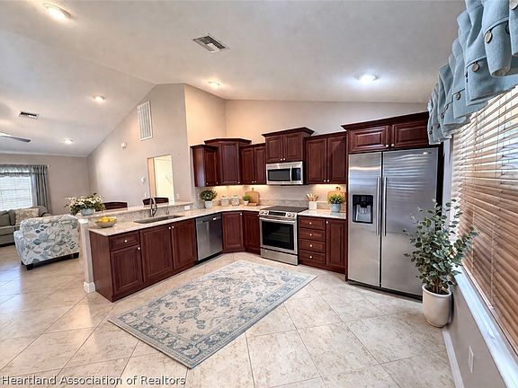 4th image of 241 Sheppard Rd NW
