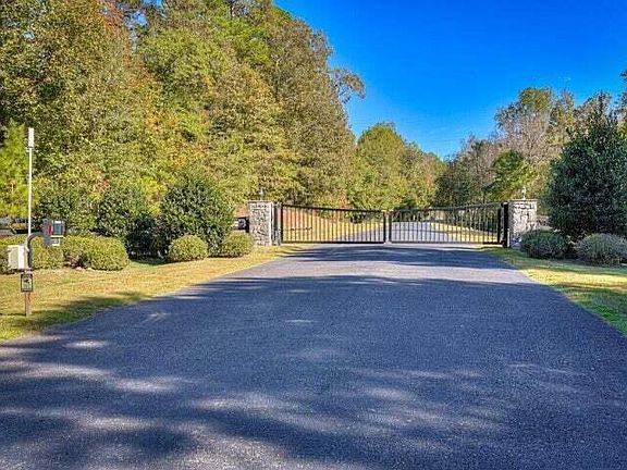 3rd image of 1180 Lake Forest Ln