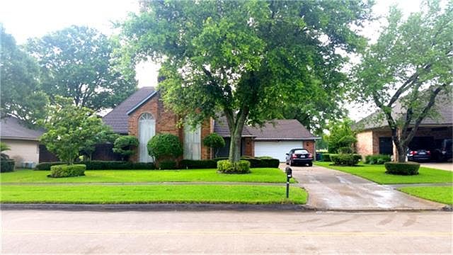 1st image of 2913 Country Club Dr