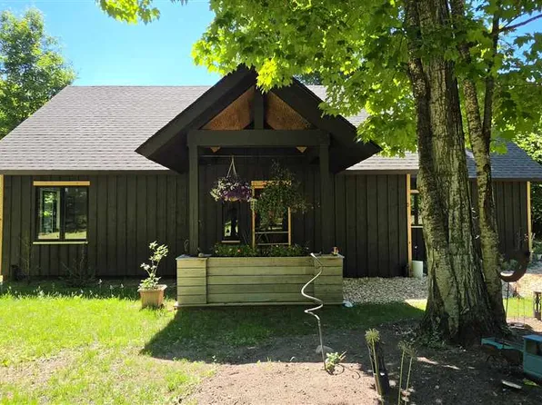 1718 N Lake Shore Dr, Harbor Springs, MI 49740
