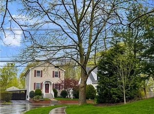 215 Bourne Ave, Rumford, RI 02916