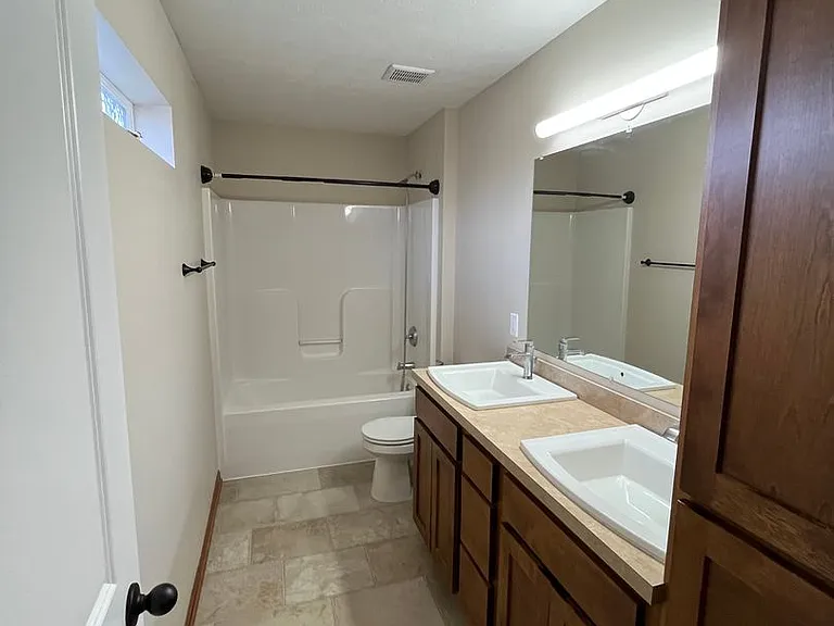 7825 Yankee Woods Dr — Photo 18