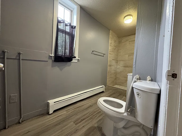 50 York St #2W — Photo 10