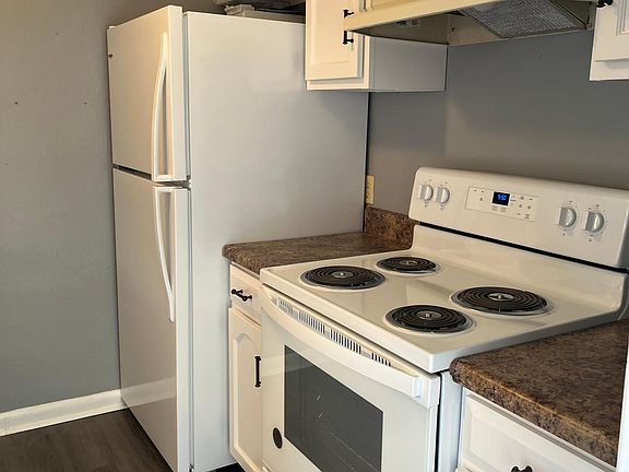 4th image of 813 7th St #813