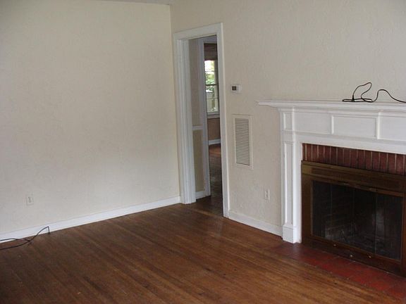 Living room with Fireplace