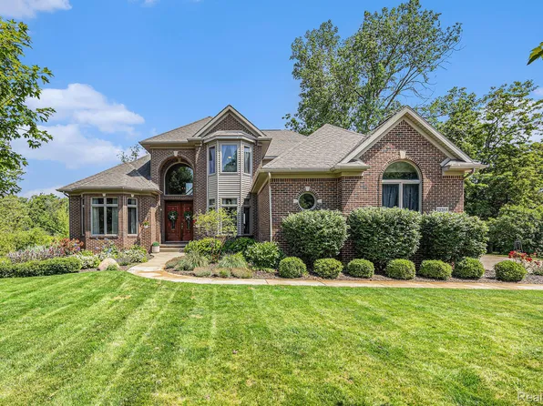 13265 Harborview Dr, Linden, MI 48451