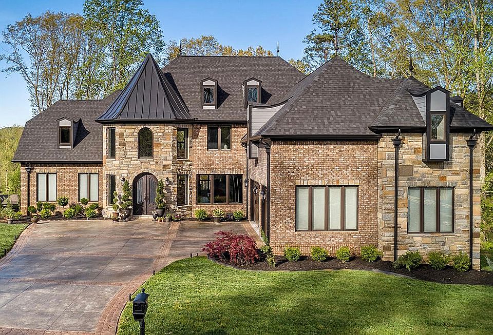 1st image of 847 Valley Glen Blvd