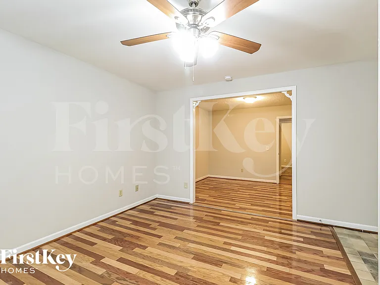 110 Waderich Ln — Photo 10