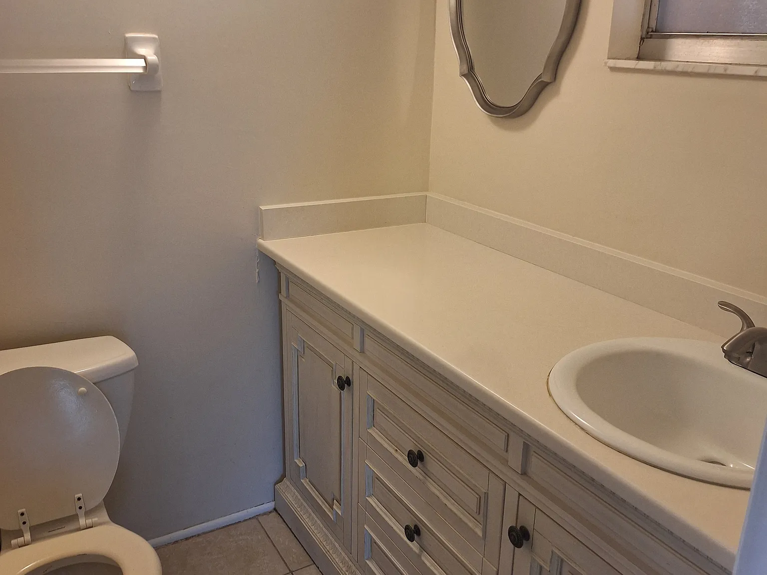 1 bed, 1.5 bath, 815 sqft, $1,300 — Photo 3
