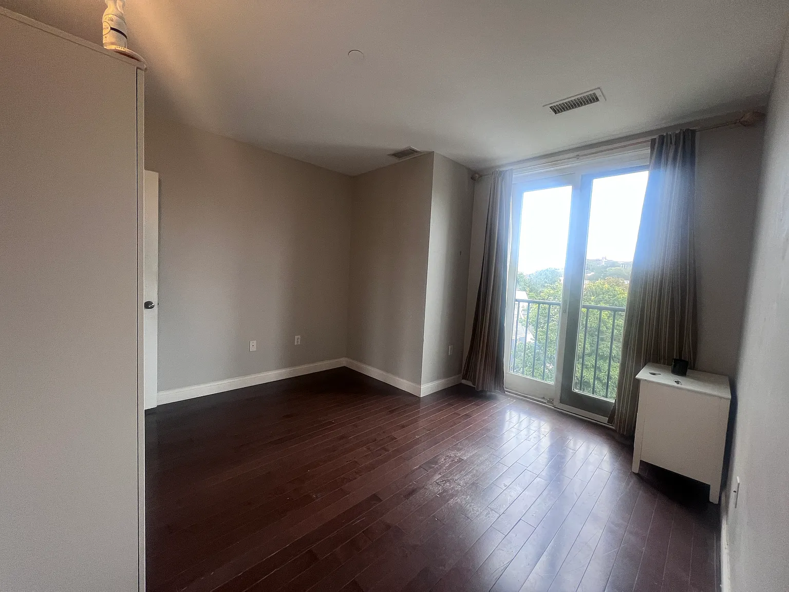 3 bed, 741 sqft, $2,850 — Photo 4