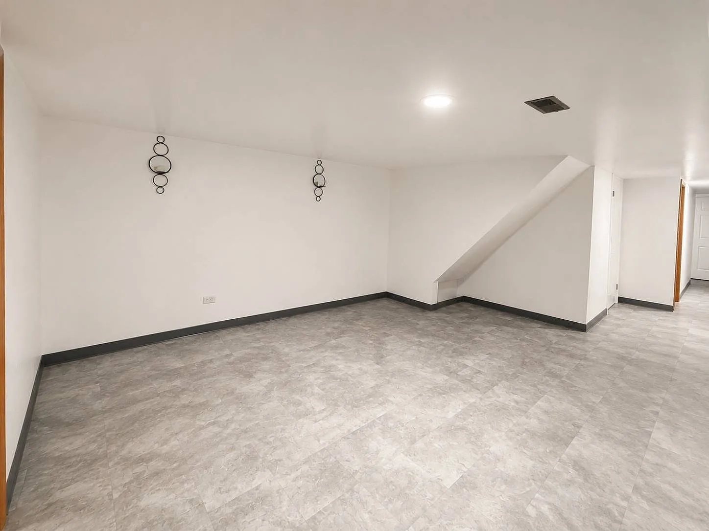 3 bed, $1,400 — Photo 3