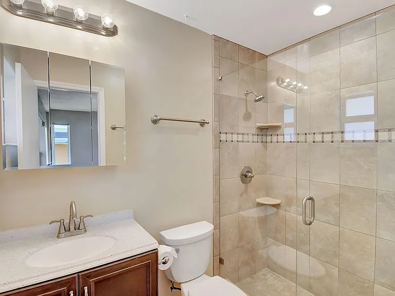 2757 NE 29th Ave #4 — Photo 16