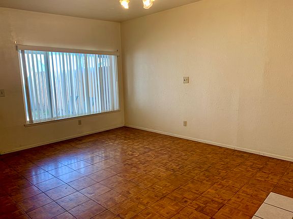 4th image of 2116 N Derek Dr #D