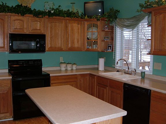 All appliances including double range/double oven