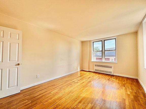 3rd image of 22410 Jamaica Ave APT 2c