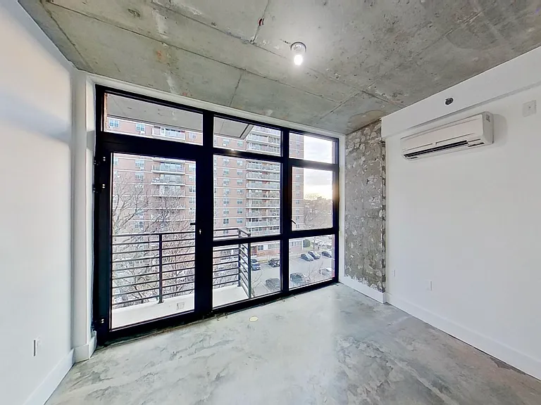 27 Montrose Ave #4H — Photo 14